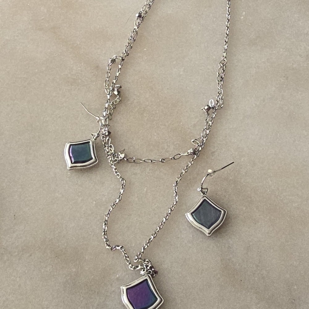 Kendra Scott Earring and Necklace Set - Picture 4 of 4